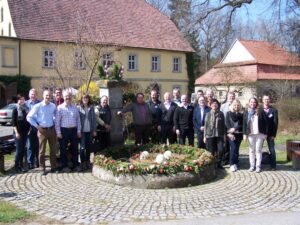 Alle Teilnehmenden im Hof des Konventbaus Klosterlangheim